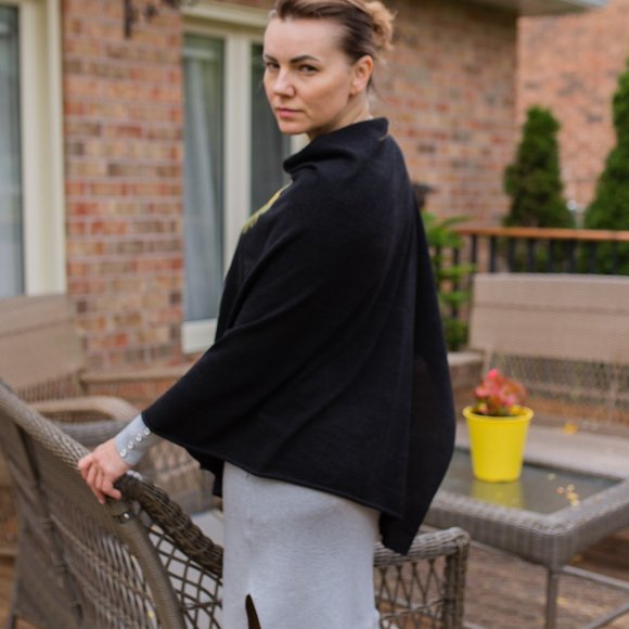 Black Poncho - Picture 4 of 6